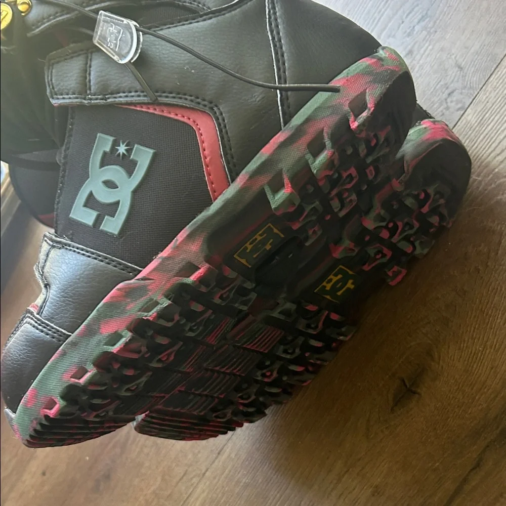 DC Black Snowboard Boots with red Accents and gold Hardware ! Size 7